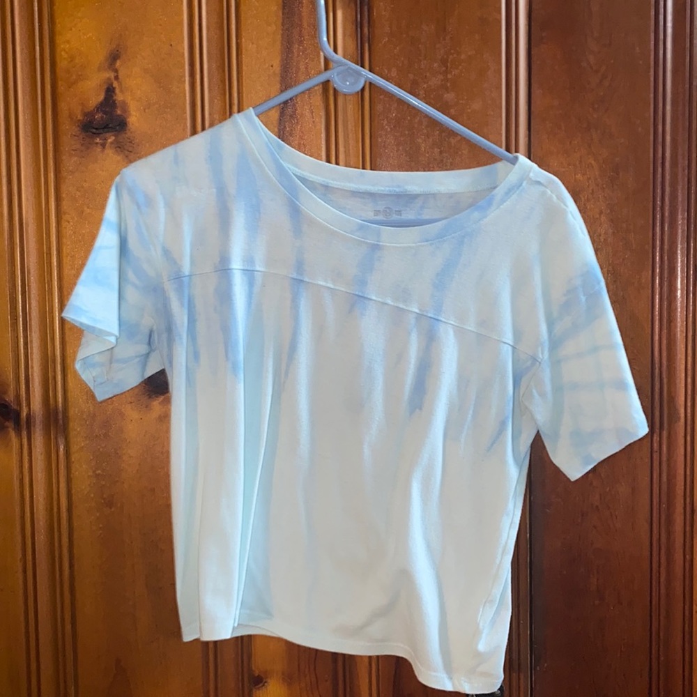Blue and white fade cropped t-shirt